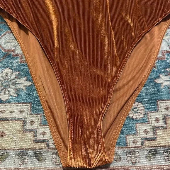 NWT Urban Outfitters• Shayla Deep V Plunging
Bodysuit - Orange Size Medium - Picture 8 of 11